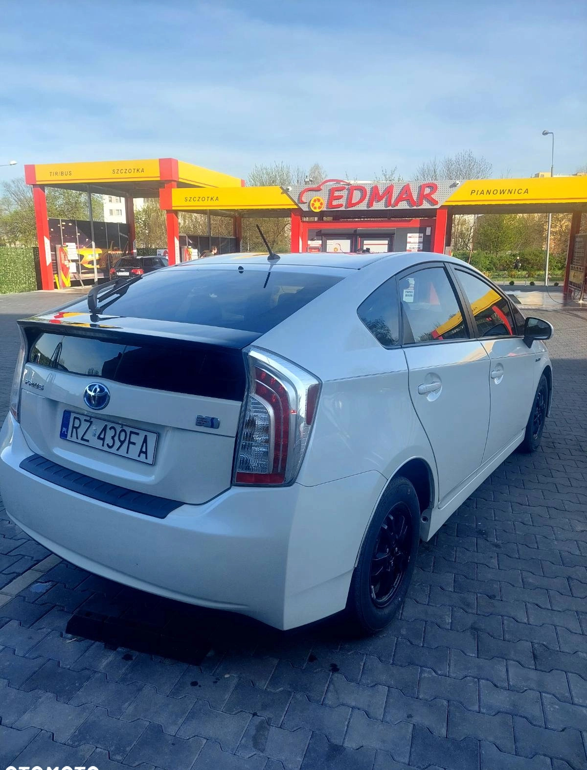 Toyota Prius cena 42500 przebieg: 164000, rok produkcji 2014 z Radom małe 37